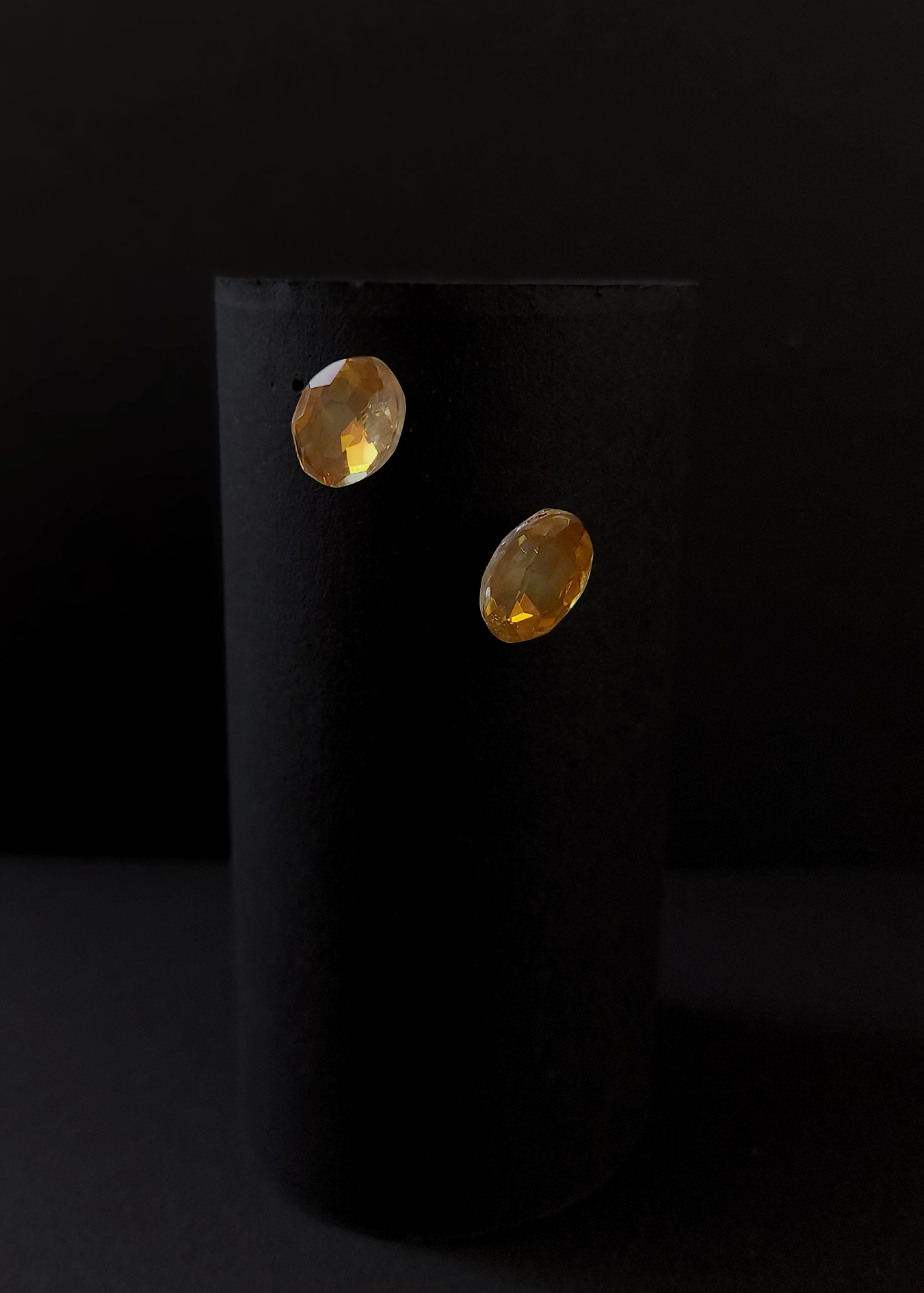 MINIMALIST EVERYDAY STUD EARRINGS