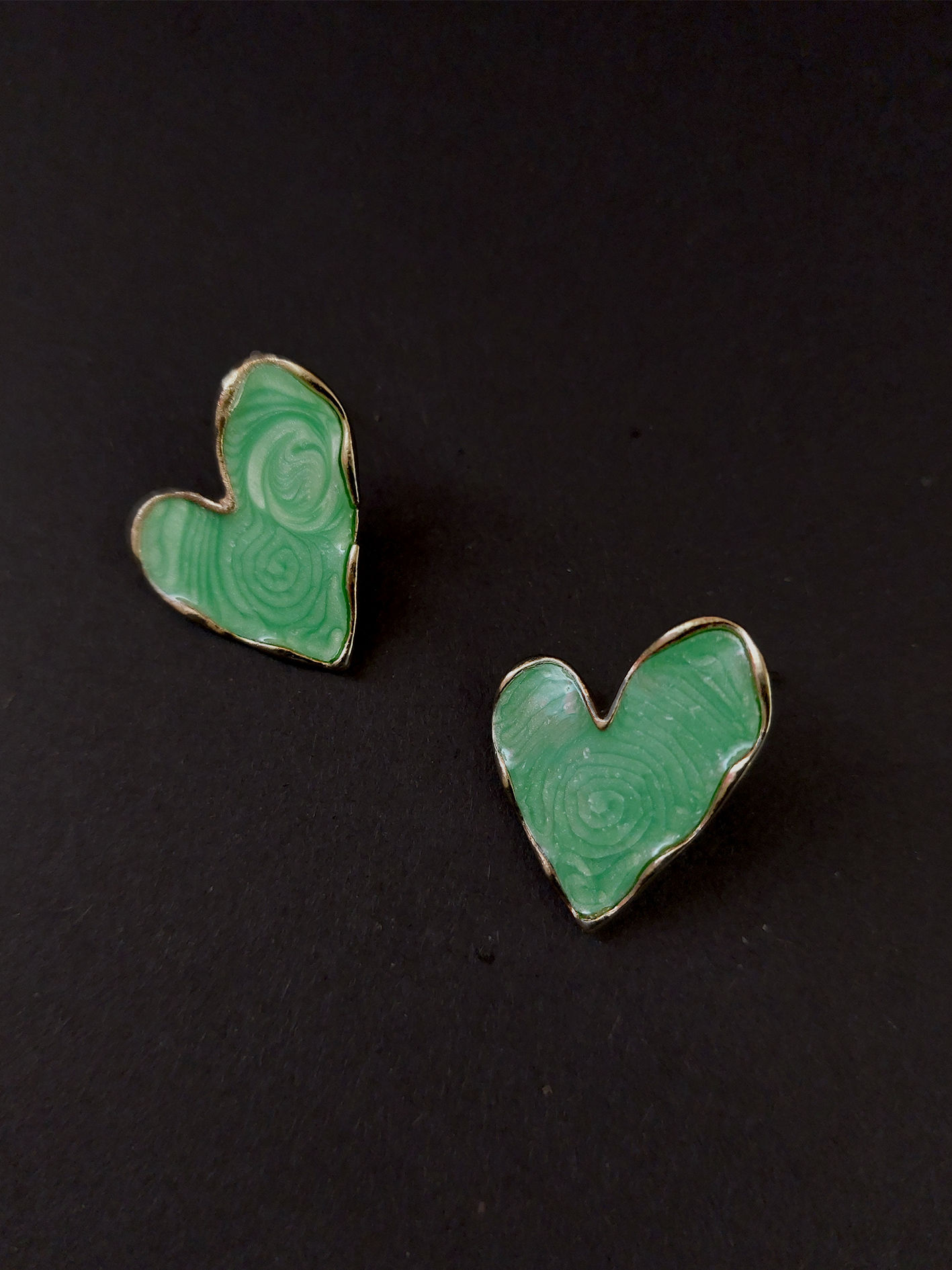 GREEN HEART STUD EARRINGS