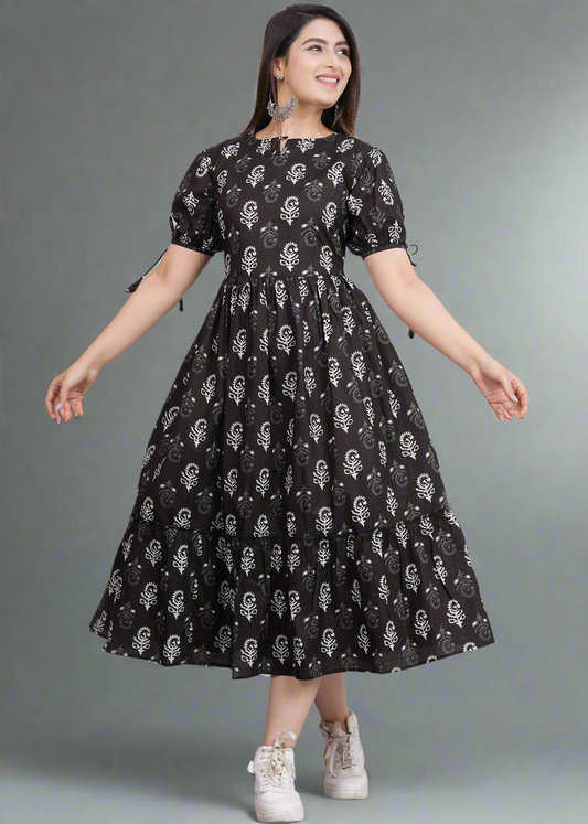 Woman wearing a black dress with white patterns on a gray background